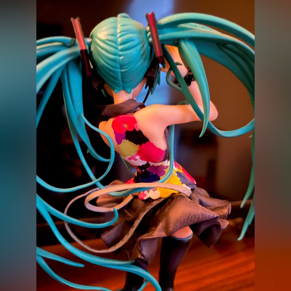 Tell Your World Miku Hatsune Figure - Picture 2 of 3